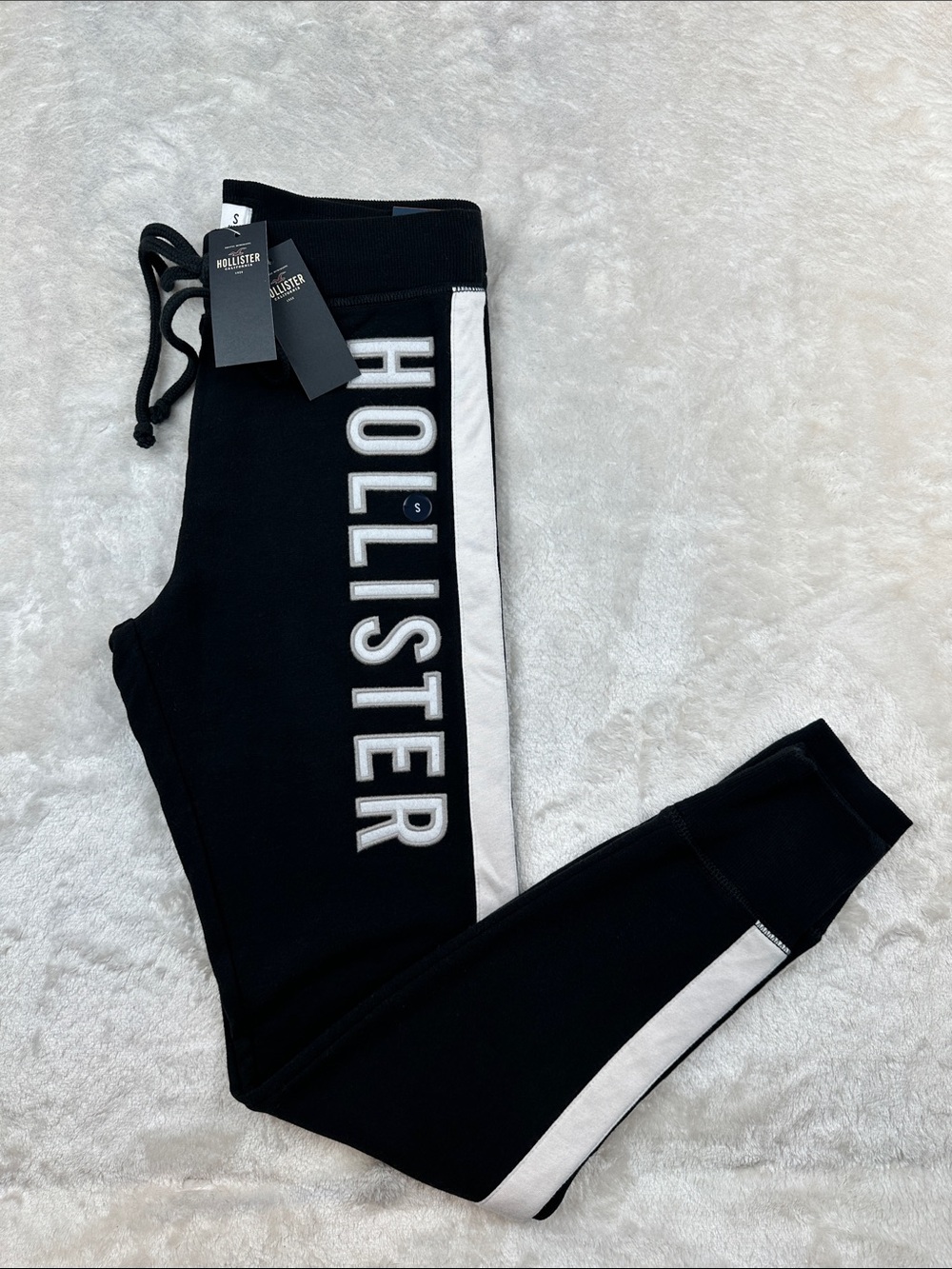 NWT Hollister Ultra High-Rise Fleece Leggings Womens S Black White Logo